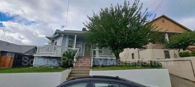 19 Vine St in Vacaville, CA - Foto de edificio - Building Photo