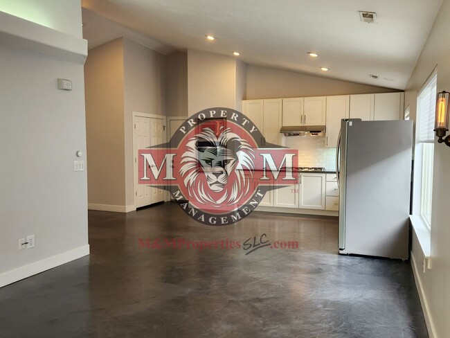 842 W Chartres Ave in Sandy, UT - Building Photo - Building Photo