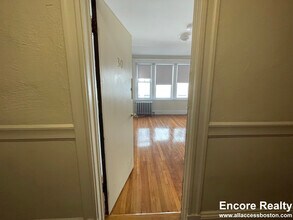 1163 Boylston St, Unit 30 in Boston, MA - Building Photo - Building Photo