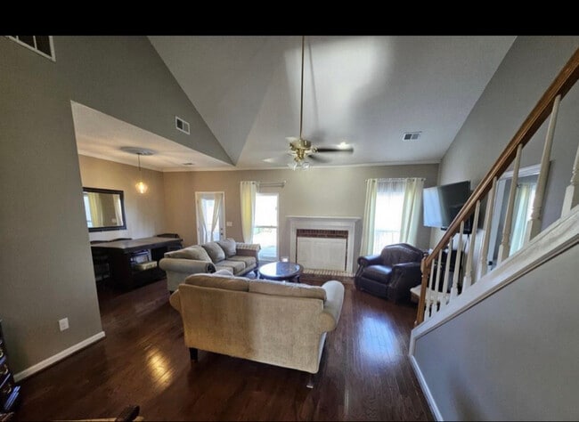 6882 Pannell Rd in Trussville, AL - Foto de edificio - Building Photo