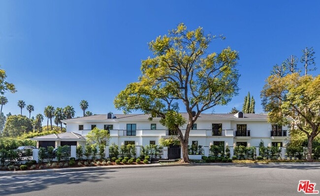 property at 927 Whittier Dr