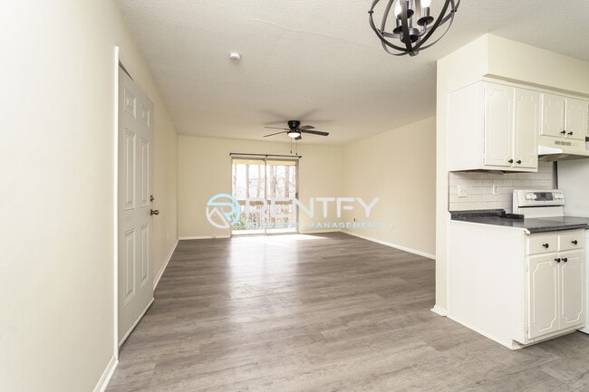 2270 Sunderland Rd in Winston-Salem, NC - Building Photo - Building Photo