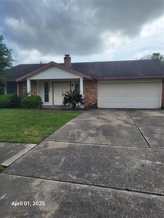 2426 Doverglen Dr in Missouri City, TX - Building Photo
