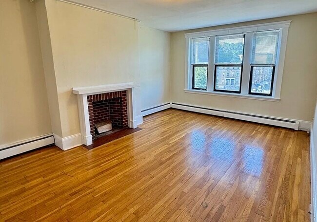 1682 Commonwealth Ave in Boston, MA - Building Photo - Building Photo