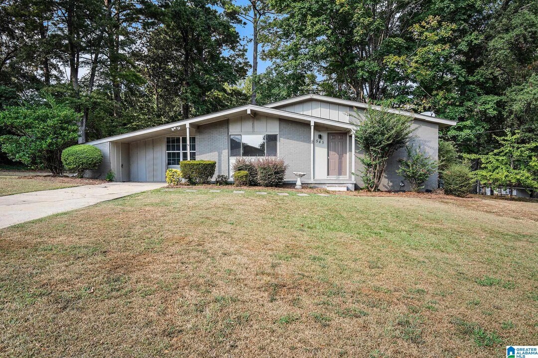 545 Edgecrest Cir in Birmingham, AL - Building Photo