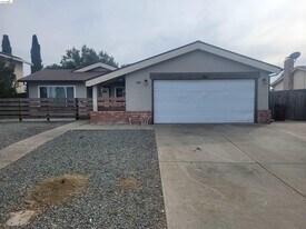 906 Coral Dr in Rodeo, CA - Building Photo