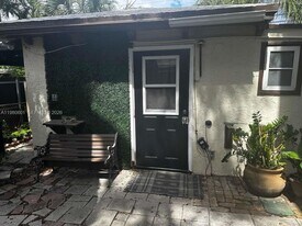 6837 SW 39th Terrace in Miami, FL - Building Photo