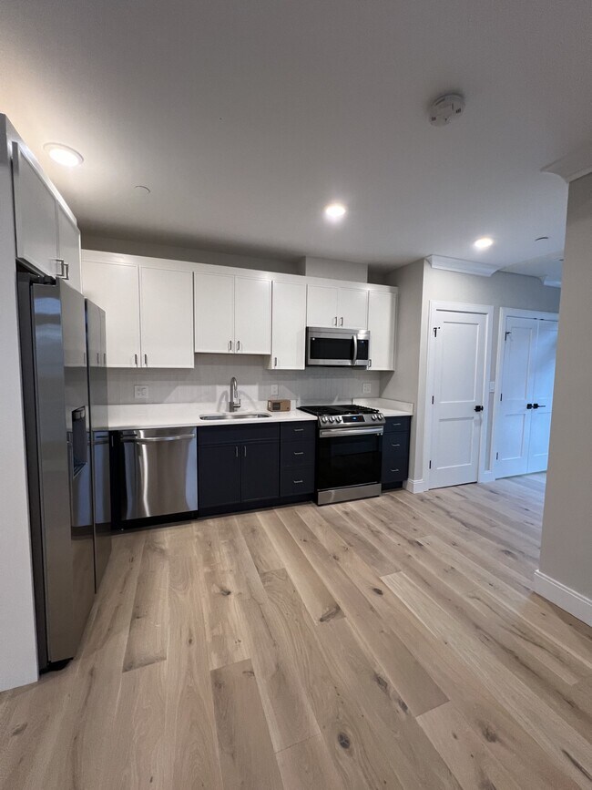 3 Adamson St, Unit 101 in Boston, MA - Foto de edificio - Building Photo