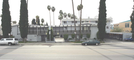 Vanowen Regal Apartments in Van Nuys, CA - Building Photo - Building Photo