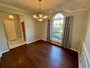 2106 Oak Meadow Cir in Garland, TX - Foto de edificio - Building Photo