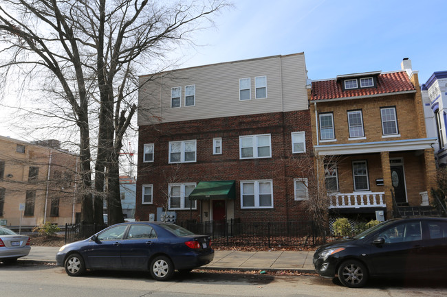 806 8th St NE in Washington, DC - Building Photo - Building Photo