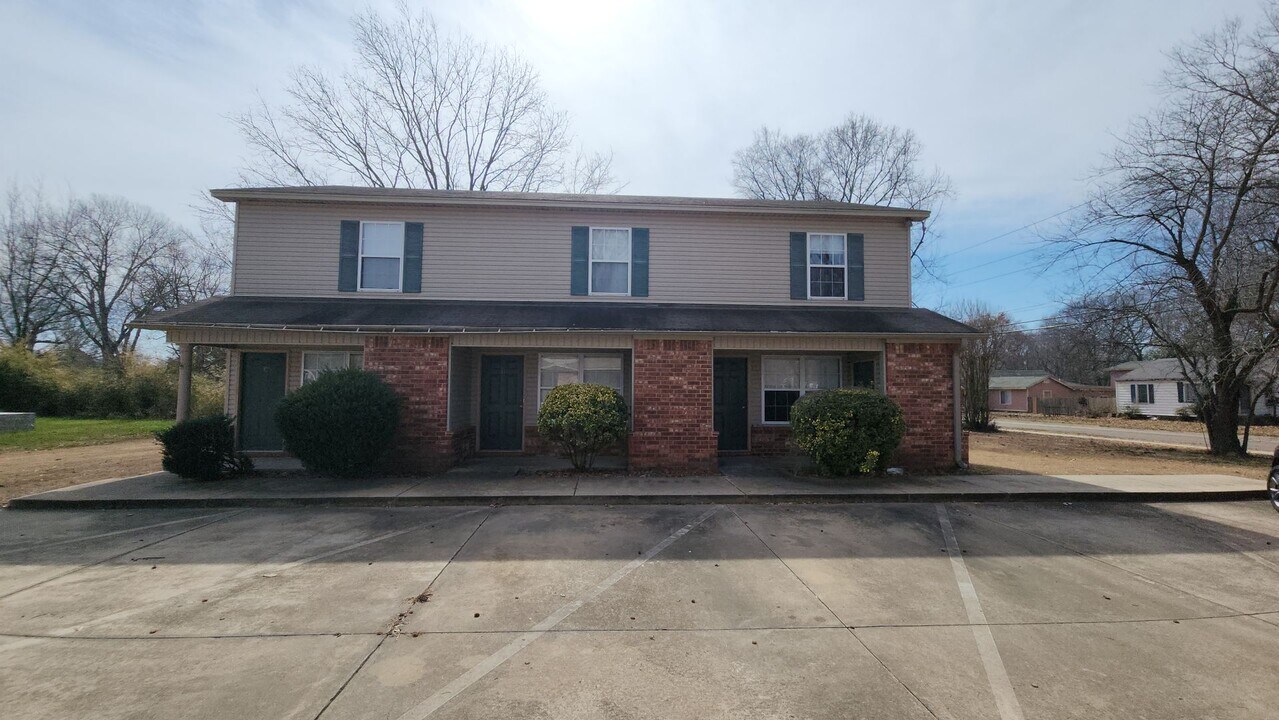 610 N Detroit Ave in Russellville, AR - Building Photo