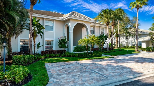 6225 Bellerive Ave in Naples, FL - Foto de edificio - Building Photo