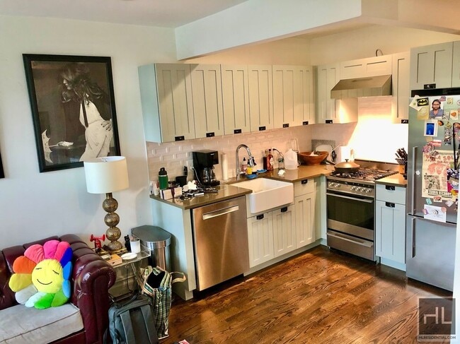 BUSHWICK AVENUE in Brooklyn, NY - Foto de edificio - Building Photo