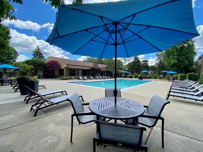 Lakeside Village Apartments in Clinton Township, MI - Foto de edificio - Building Photo