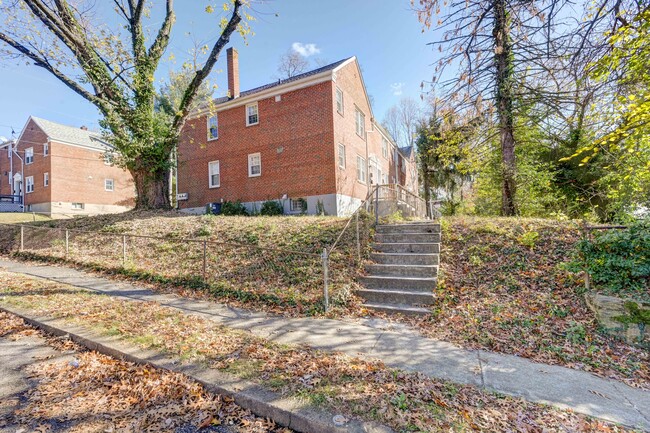 6114 Macbeth Dr, Unit 1st Floor in Baltimore, MD - Building Photo - Building Photo