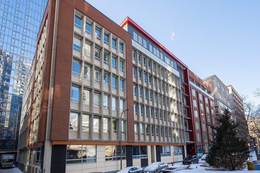 1200 Saint-Alexandre in Montréal, QC - Building Photo