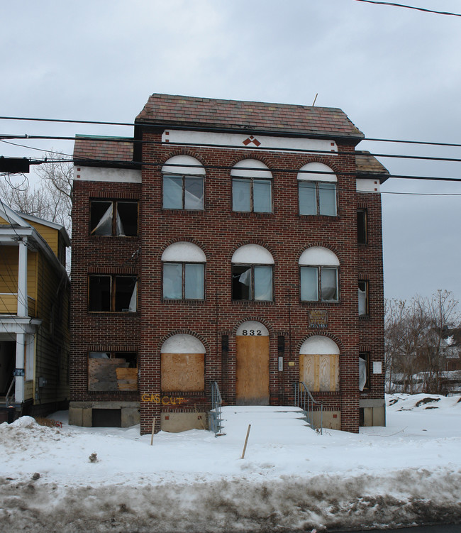 832 Park Ave in Syracuse, NY - Foto de edificio - Building Photo