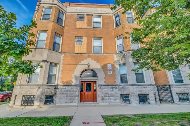 property at 4856 S Prairie Ave