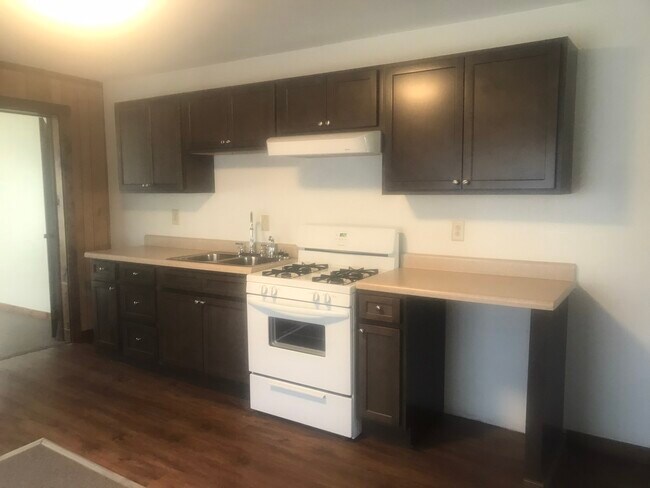 40 Main St, Unit B in Chauncey, OH - Foto de edificio - Building Photo