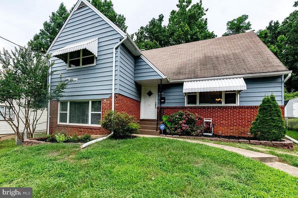 5902 Mustang Dr in Riverdale, MD - Building Photo