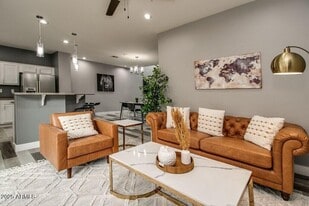 2241 E Pinchot Ave in Phoenix, AZ - Building Photo