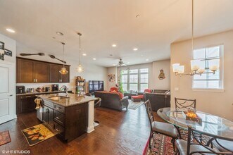 140 Easton Ct in Buffalo Grove, IL - Building Photo - Building Photo