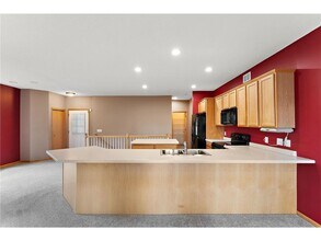 7590 4th St Ln N in Oakdale, MN - Building Photo - Building Photo
