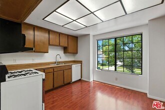 11127 La Maida St in Los Angeles, CA - Foto de edificio - Building Photo