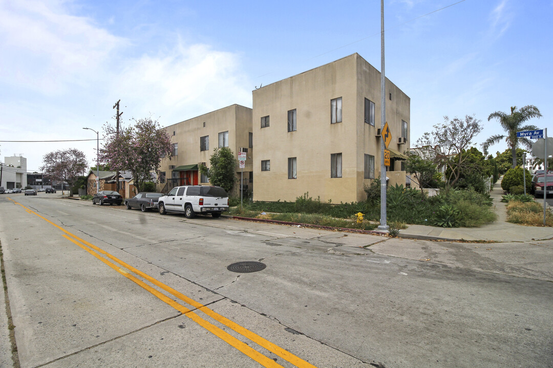 4202 Lexington Ave in Los Angeles, CA - Building Photo