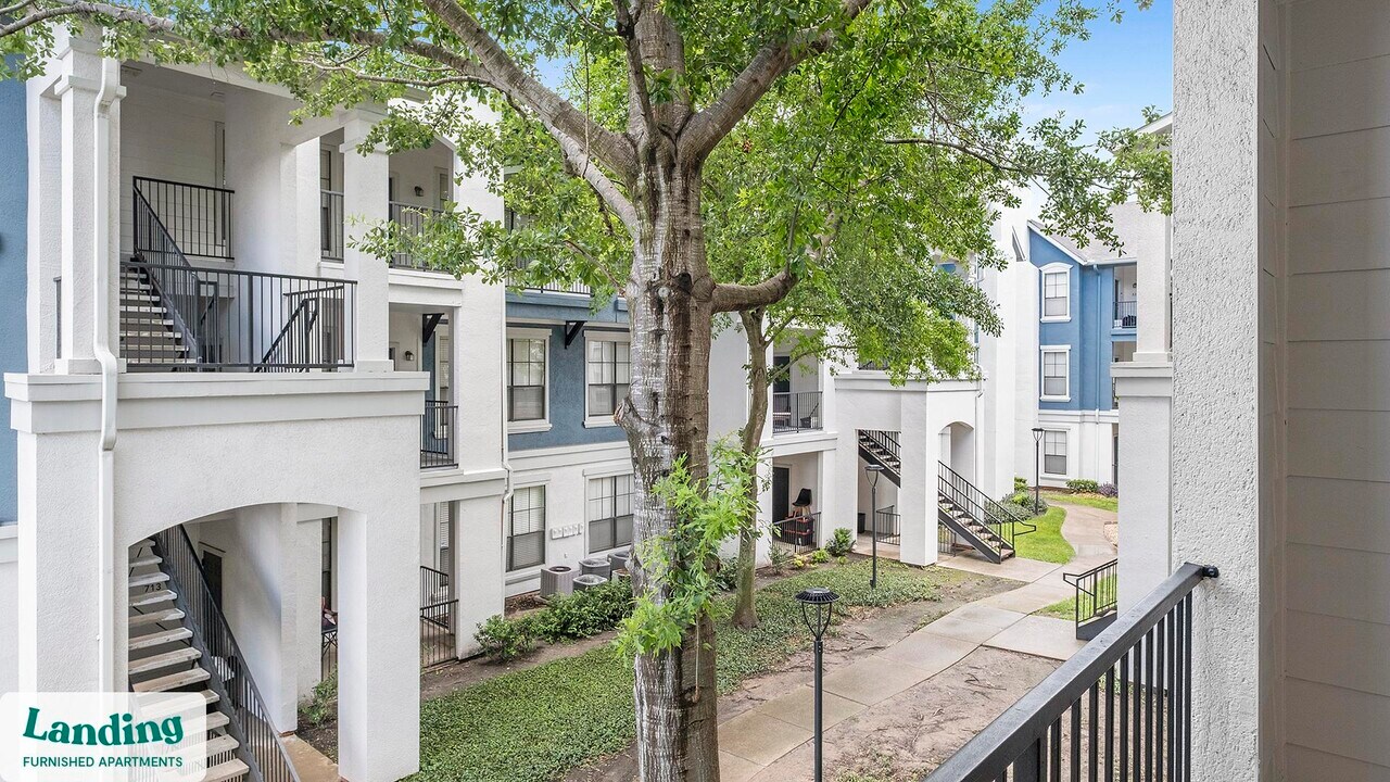 2323 Eldridge Pkwy in Houston, TX - Building Photo