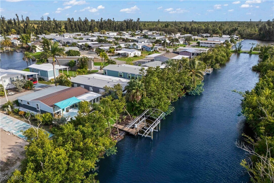 7150 Cobiac Dr in Saint James City, FL - Building Photo