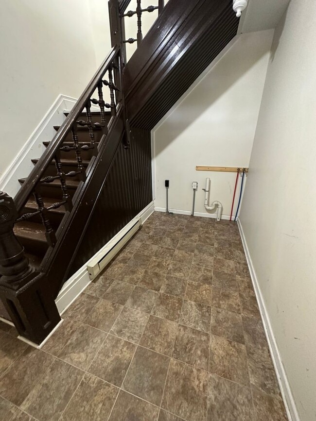 302 W Main St in Grove City, PA - Building Photo - Building Photo