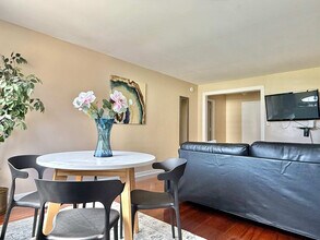 215 Piedmont Ave NE in Atlanta, GA - Foto de edificio - Building Photo