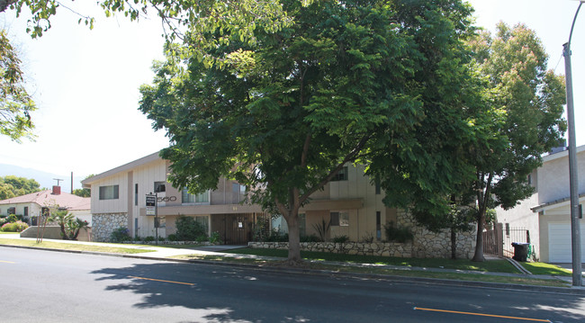 560 E Providencia Ave in Burbank, CA - Building Photo - Building Photo