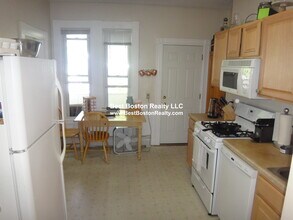 423 Franklin St in Cambridge, MA - Building Photo - Building Photo