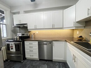 1400 King St E in Hamilton, ON - Building Photo - Building Photo