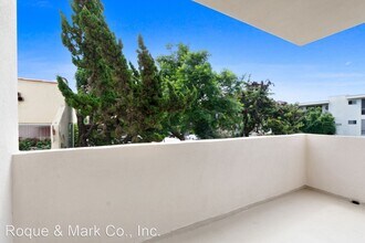 1319 Berkeley St in Santa Monica, CA - Foto de edificio - Building Photo