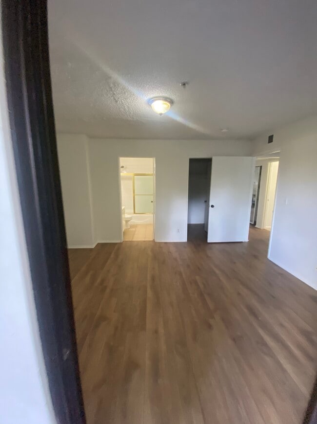 2400 Seneca St, Unit 102