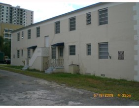 20 Santillane Ave in Coral Gables, FL - Building Photo - Building Photo