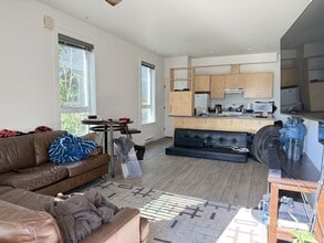 244 Selby St in Nanaimo, BC - Building Photo - Building Photo
