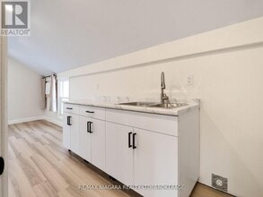 132 Waterloo St in Fort Erie, ON - Foto de edificio - Building Photo