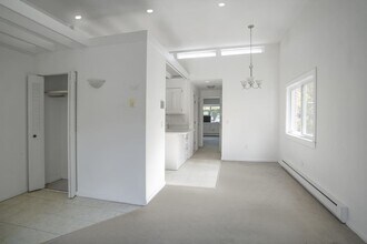 24 Presidential Dr in Quincy, MA - Building Photo - Building Photo