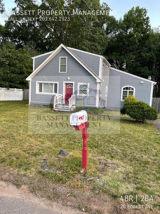 20 Forest Ave in North Haven, CT - Building Photo