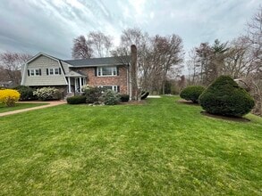 2 Barrett Rd in Lexington, MA - Building Photo - Building Photo