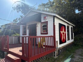 951 Elkhart St in Houston, TX - Building Photo