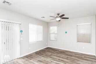 2520 Olay St in Las Vegas, NV - Foto de edificio - Building Photo