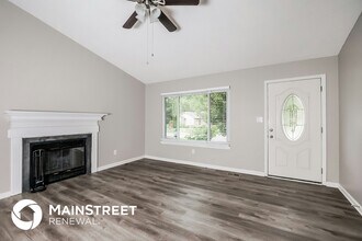 8320 Silver Fox Rd in Louisville, KY - Building Photo - Building Photo