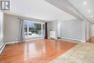 1513 Queenswood Crescent in Ottawa, ON - Building Photo - Building Photo