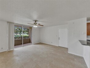 611 Lyons Rd in Coconut Creek, FL - Building Photo - Building Photo